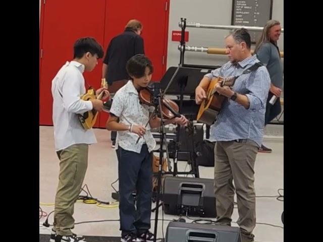 Niko, Teo and Chris Quale: “The Stable Song”