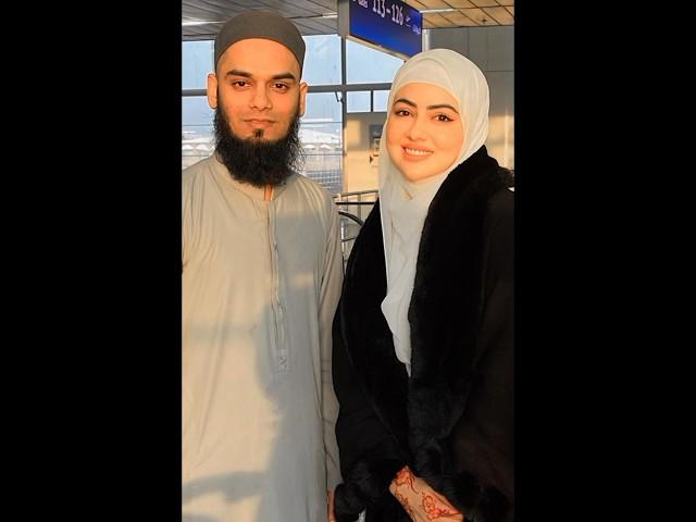 Sana Khan with Mufti Anas sahab share umra photo #shorts #youtubeshorts #shortsvideo #shortsviral