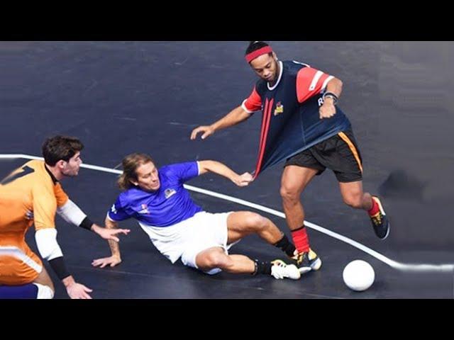 Ronaldinho ● Magic Futsal Skills