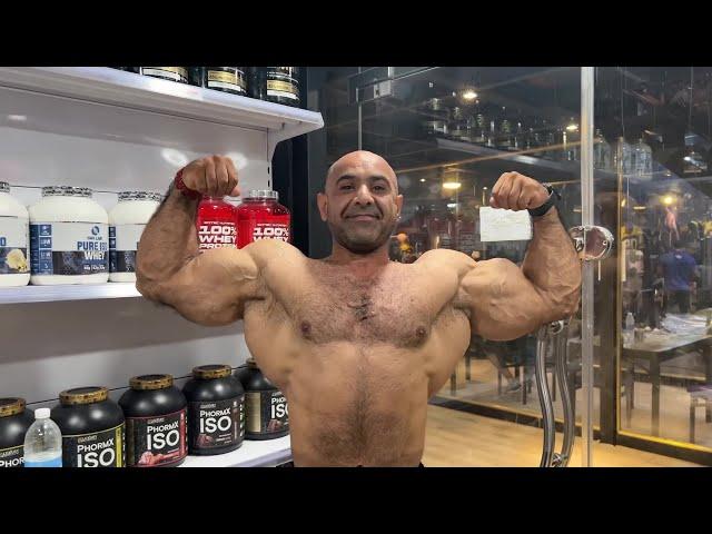 Hairy Arab bodybuilder - Big biceps