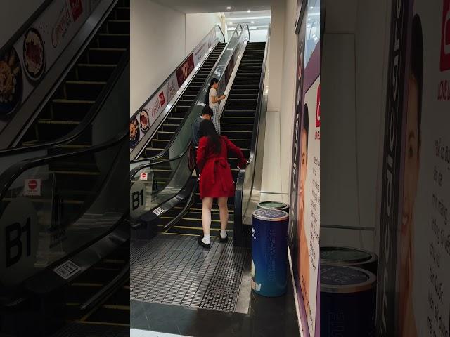 Everyone ignored the girl [KINDNESS MAN] #kindness #respect #goodman #happy #humanities