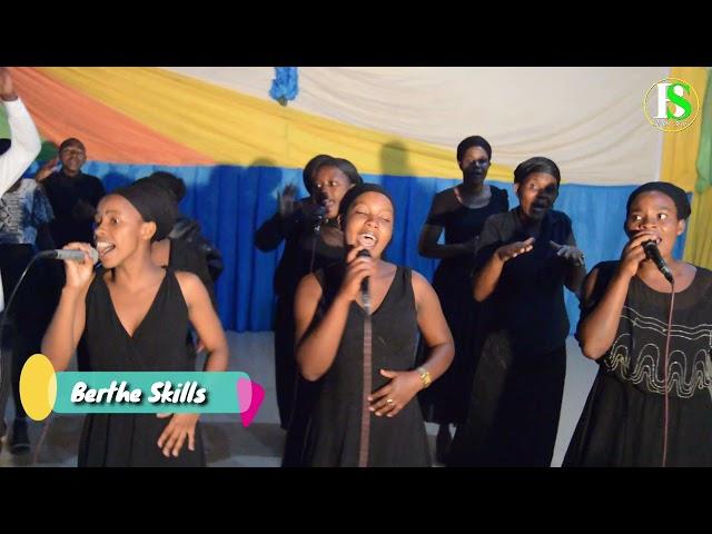 Reba Indirimbo Dufite Imana ikomeye ya choral Urukundo Adepr Rwabuye