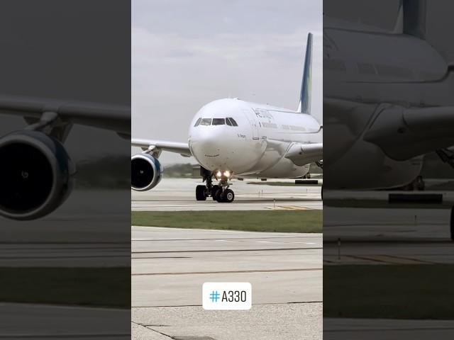 Aer Lingus Airbus A330-300 taxiing in style at Chicago O’Hare International Airport (ORD)