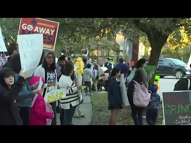 Lantrip Elementary parents gather to protest principal’s removal, demand transparency from HISD