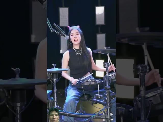 #架子鼓演奏 #青春旋律 #音乐飞扬 #beautifulgirl #翻唱 #drum #dance #kpop #drumgirl #drummer