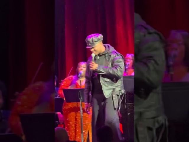 Faith Evans brings AV on stage as her special guest !