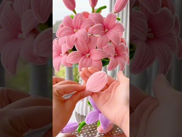Handmade diy pipe cleaner lily flowers #diy #gift #diyflower #diycrafts #flowercraft #flower #craft