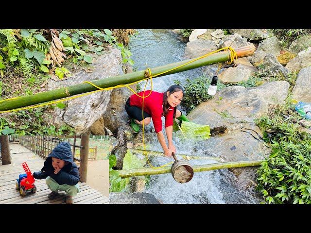 Single mom Take care of your son and find a place to cover the rising water to install a generator