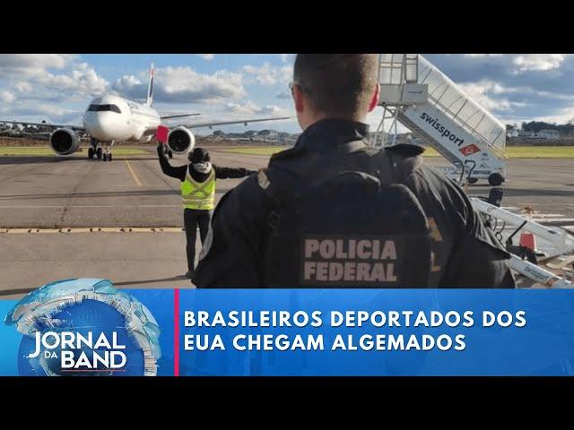 Brasileiros deportados dos EUA chegam algemados e acorrentados | Jornal da Band