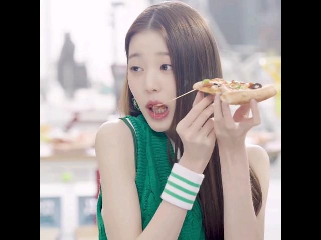 Wonyoung eating pizza video goes viralSlayyyy queen