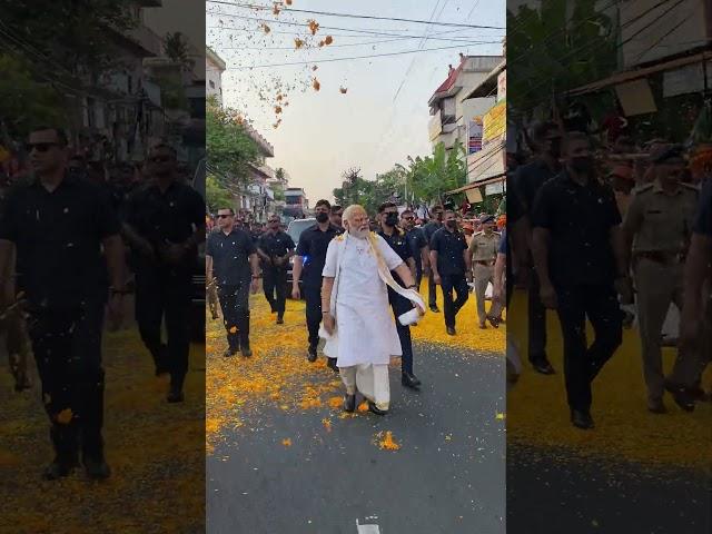 PM Modi's road show gets resounding cheers and excitement in Kochi! | PM Modi Road Show