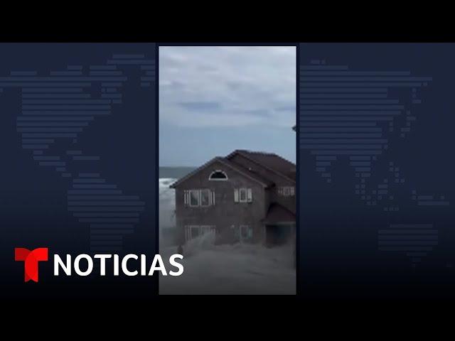 Una vivienda colapsa frente al mar en Carolina del Norte | Noticias Telemundo