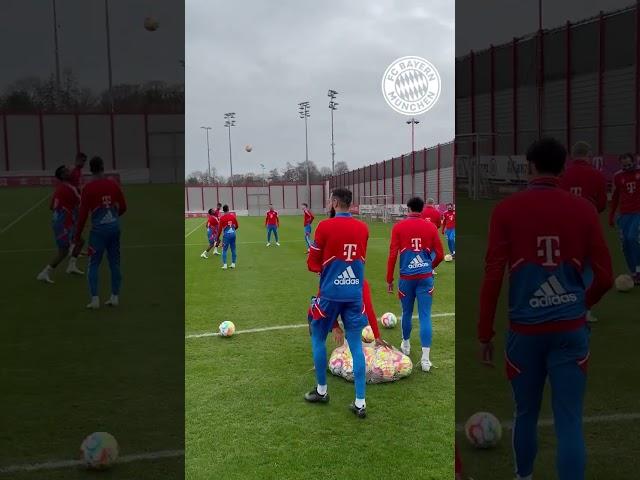 Welcome back! Nous ist zurück im Teamtraining   #FCBayern #Mazraoui