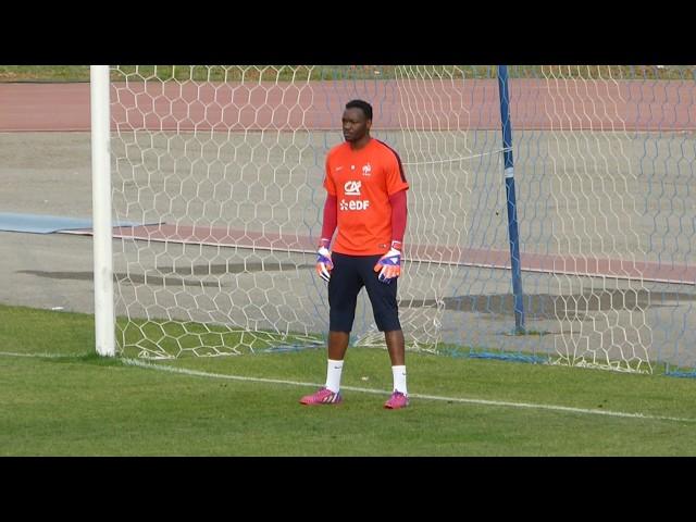 Steve Mandanda ● Training goalkeeper  French team ● Tirana (Albania)