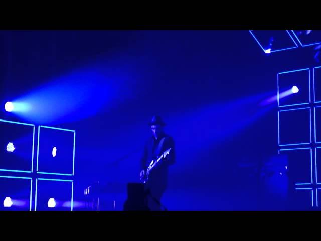 Jimmy Shaw of Metric; Empty Guitar Solo