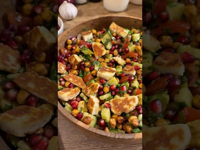 Summer chickpea & halloumi salad aka healthy dinner in 15 minutes ️ #salad