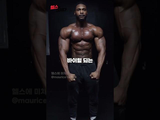 비정상적인 허리를 가진 피지크 선수..