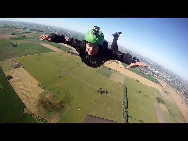 Friday Freakout: Skydivers FORGET To Pull Parachute, Saved By AAD! Altitude Awareness Fail!