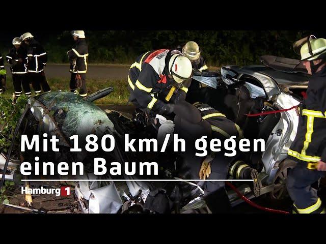 Schwerer Unfall: Autofahrer prallt gegen Baum und stirbt