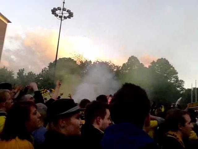 DFB-Pokalfinale BVB vs FCB Stimmung(Friedensplatz)