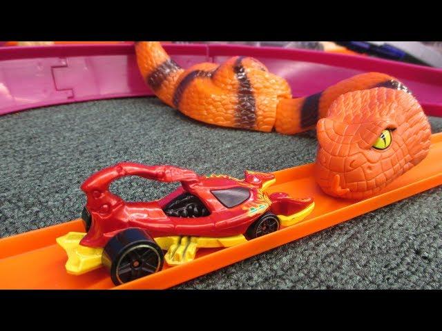 Track Time! Villains of the Snake Pit using Serpent's Revenge Hot Wheels Track Set Pieces