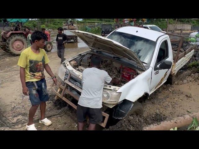 Tata yodha 4x4 ka halat kharab rescued by Mahindra bolero bs3 | Stuck in mud