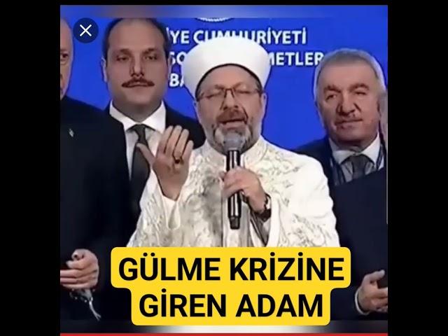 Ali erbaş dua ederken Erdoğan'ın arkasında ki adam gülme krizine girdi.