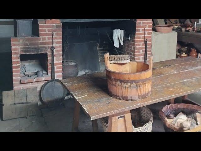 Cleaning a wooden table the Medieval/ historical / natural way!