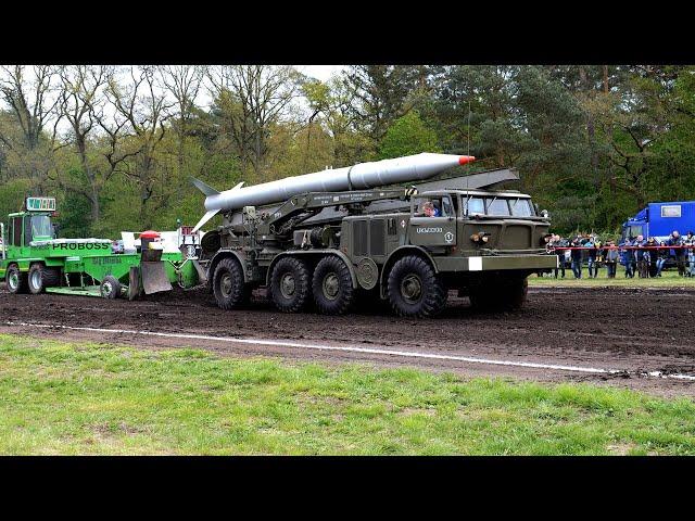 ZIL-135LM beim Tractor Pulling in Perleberg, Deutschland, 2024