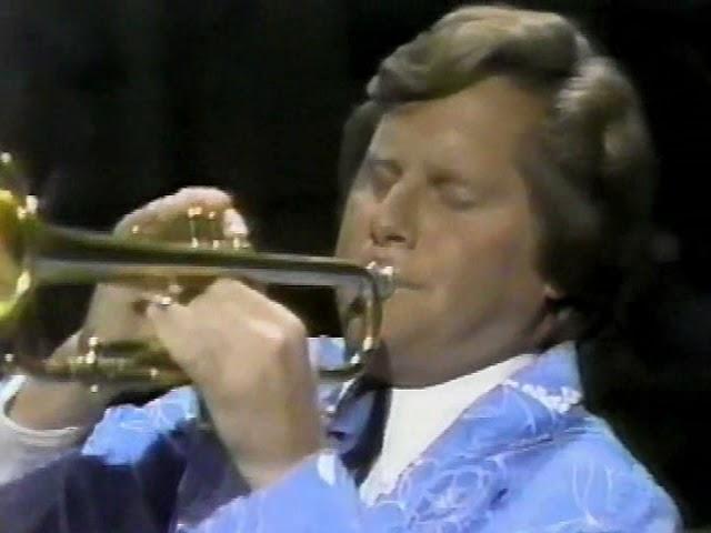 Kathie Sullivan, Johnny Zell on trumpet with Moon of Mnakoora (1978)