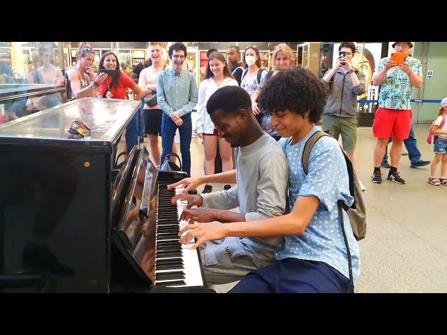 Epic Boogie Woogie Piano Jam with two Duets at St Pancras Station