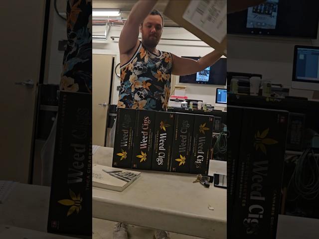Unboxing 300 packs of Zaza Cigs 