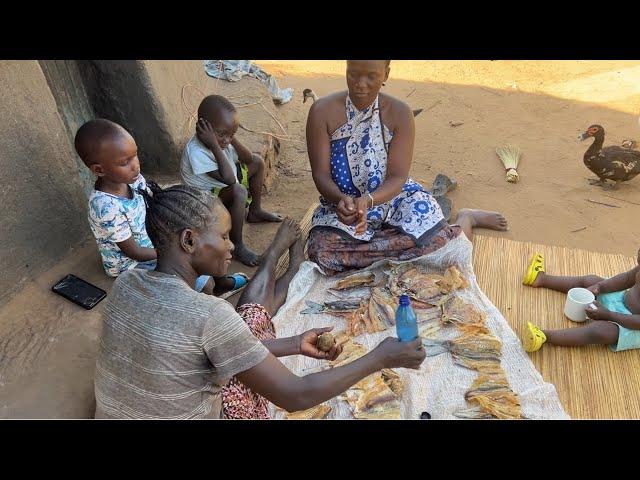 How African village women make money. // Typical Luo homestead