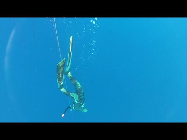 JOINTS SPEARFISHING TAHITI FRENCH POLYNESIA FREEDIVING CAMP IN TETIAROA