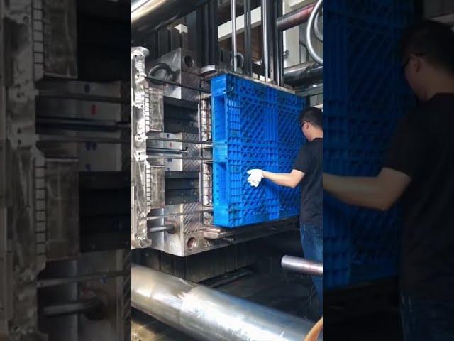 Dangerous work/2500T injection molding machine