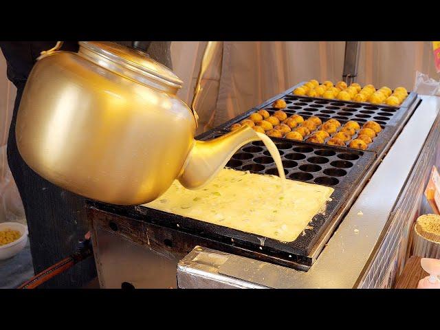 Osaka-Style Takoyaki / Japanese Street Food in Sinchon, Seoul, Korea / Korean Street Food - 4K 60FPS