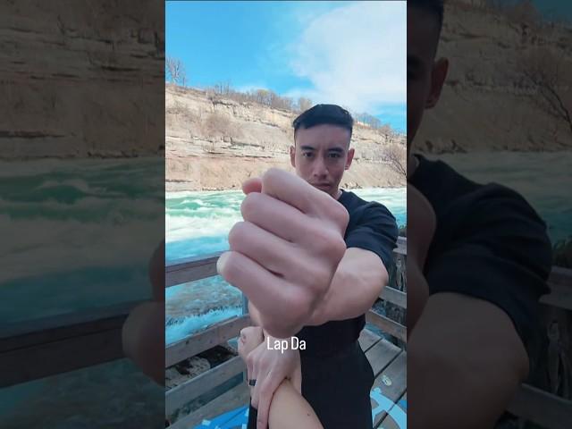 Control the center and strike with precision #wingchun #kungfu #martialarts #martialartist