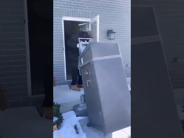 1 MAN MOVING A 750LBS GUN SAFE INTO A BASEMENT