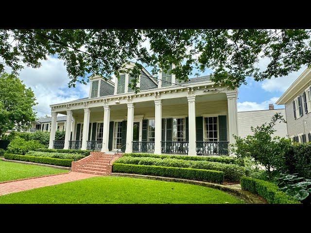 Garden District Mansions walking tour in New Orleans