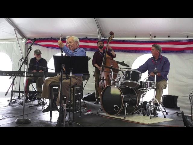 Ray Skjelbred and his Cubs     "A Porter's Love Song to a Chambermaid"