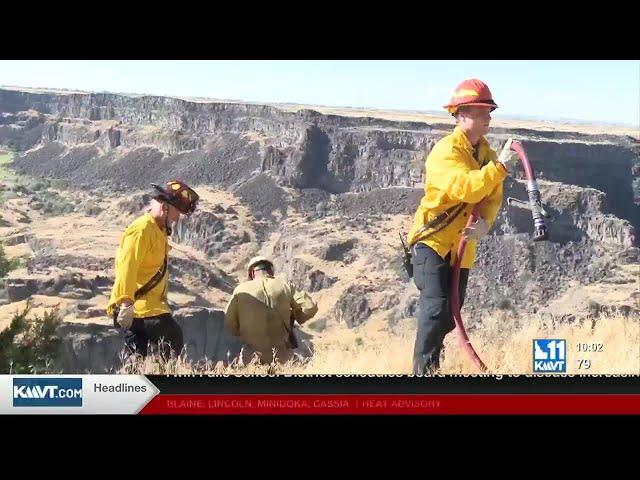 Twin Falls firefighters put out fire along canyon wall | KMVT