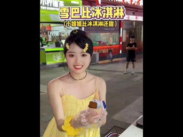 Who could refuse an ice cream made by a sweet girl! #Snowball #IceCream #StreetFood #SnacksOnStreet