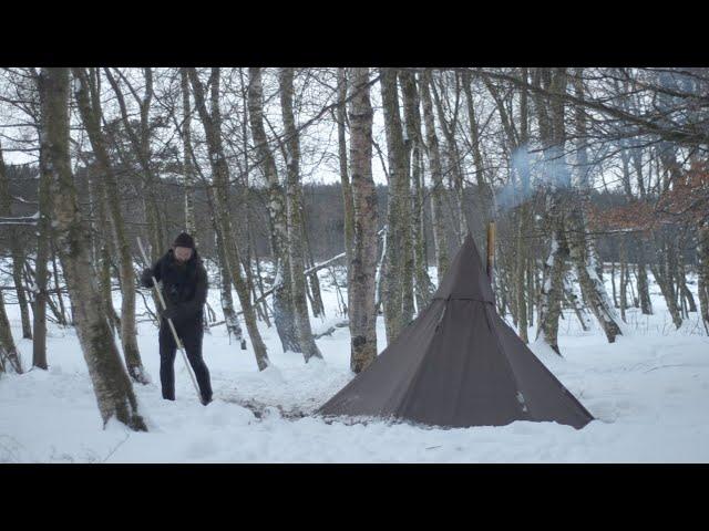 Bushcraft trip - hot tent, snow, homemade axe and knife, basecamp, wildlife