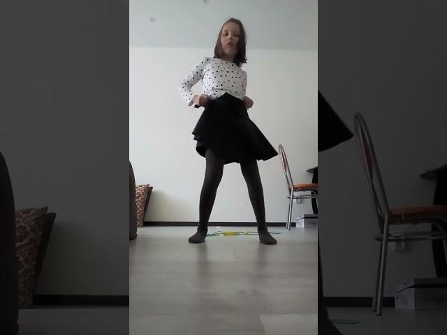хотела снять юбку а видео опять снять надо****