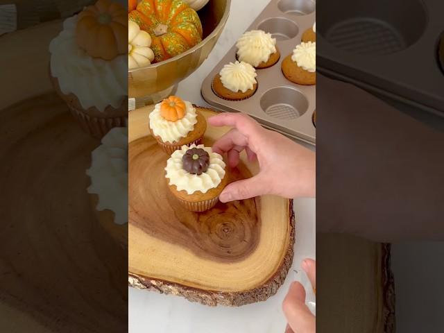 Fall Pumpkin Spice Cupcakes #yummy #recipe #chocolate  #thanksgiving #shortsvideo #cupcakes #bake