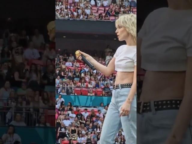 Hayley Williams tribute to Freddie Mercury