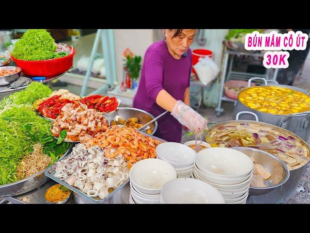 Bún Mắm Heo Quay Cô Út 30K | Quy trình nấu đậm đà thơm ngon