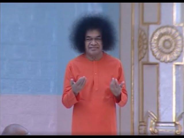 Bhagawan Sri Sathya Sai Baba | Divine Darshan at Prasanthi Nilayam | Nov 22 2000