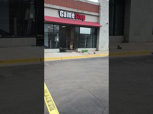 Gamestop Smash & Grab investigation 5/2/2025 Gateway Center #RogersPark #Chicago