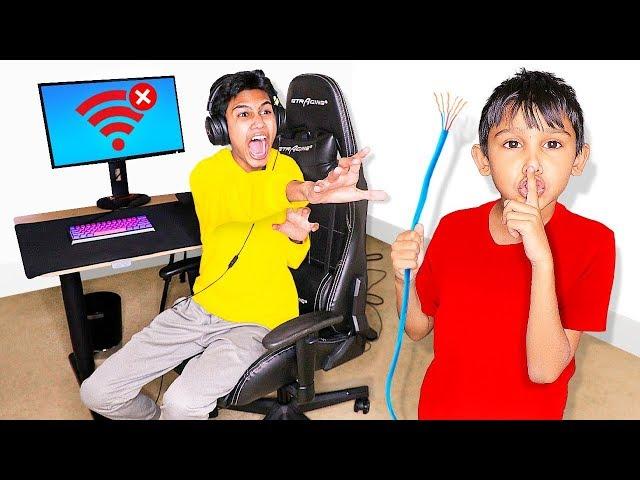 Disconnecting Internet Prank HACK on Me Playing Fortnite! (Little Brother)